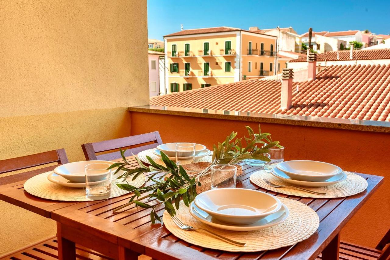 Apartments With Swimming Pool In Santa Teresa Di Gallura Exterior foto